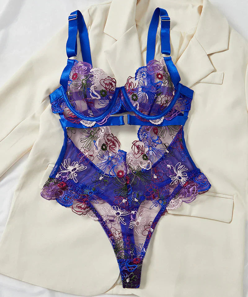 Monica Conjunto De Lencería En Malla Elegante Con Bordado Floral Y Detalles Recortados