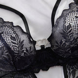 Jade Teddy de Encaje Elegante con Detalles en Forma de Corazón y Tirantes Ajustables