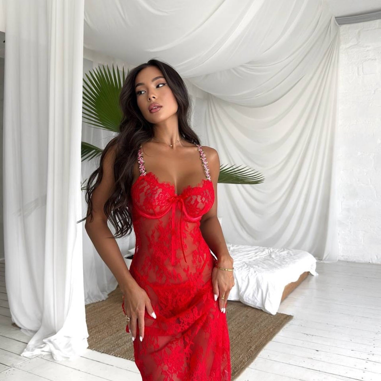 Georgina Camisón Transparente con Encaje Floral Pétalos de Medianoche Elegante y Seductor