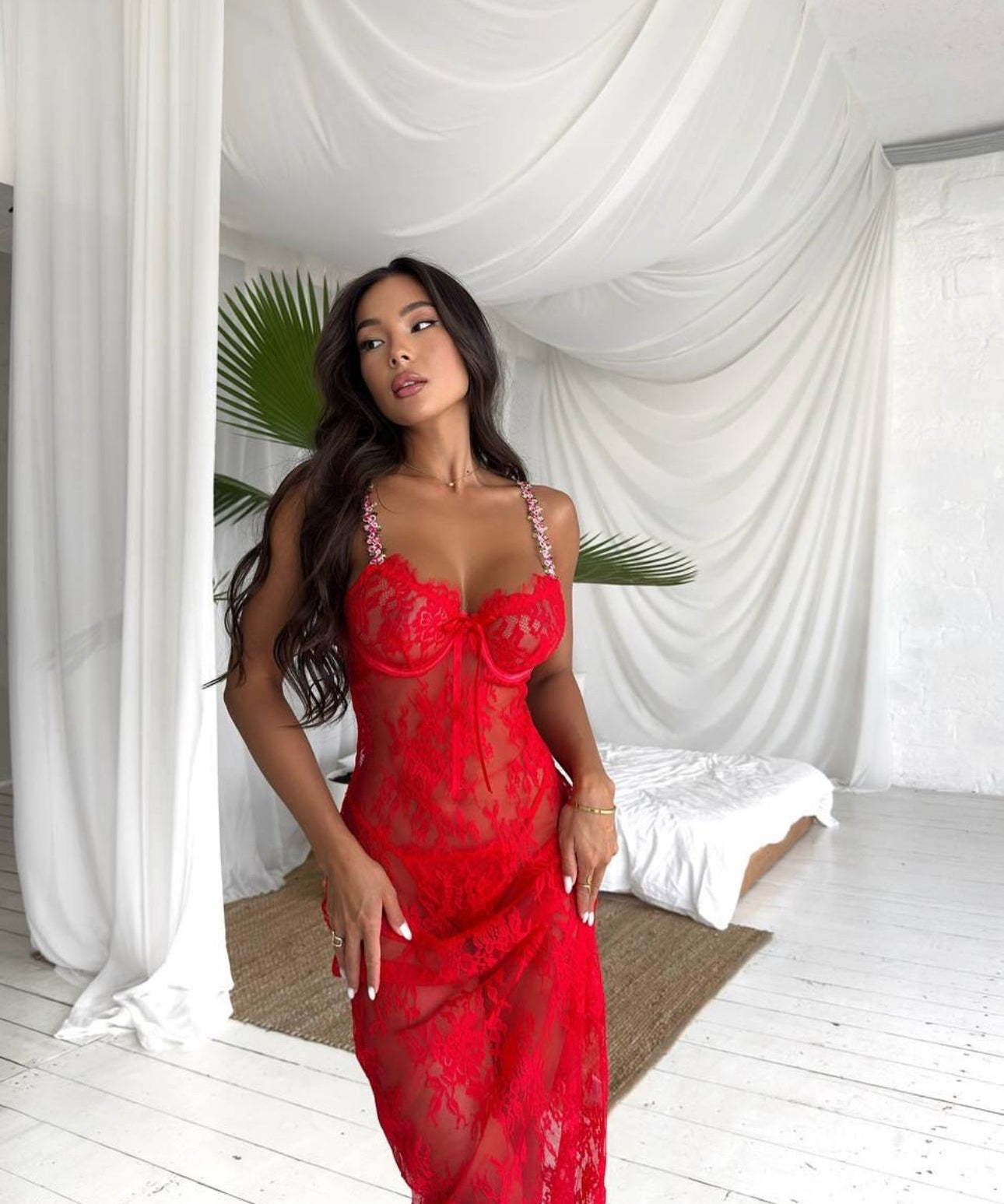 Georgina Camisón Transparente con Encaje Floral Pétalos de Medianoche Elegante y Seductor