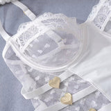 Léna Conjunto de Lencería en Malla con Motivo de Corazones y Bata de Encaje con Sostén