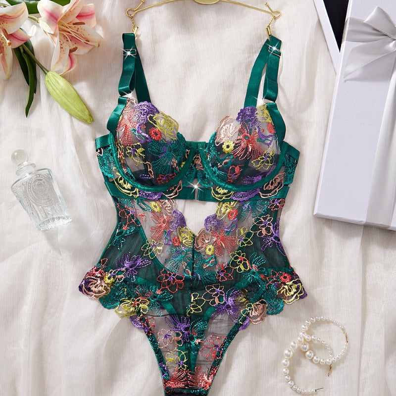 Monica Conjunto De Lencería En Malla Elegante Con Bordado Floral Y Detalles Recortados