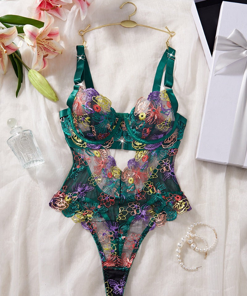 Monica Conjunto De Lencería En Malla Elegante Con Bordado Floral Y Detalles Recortados