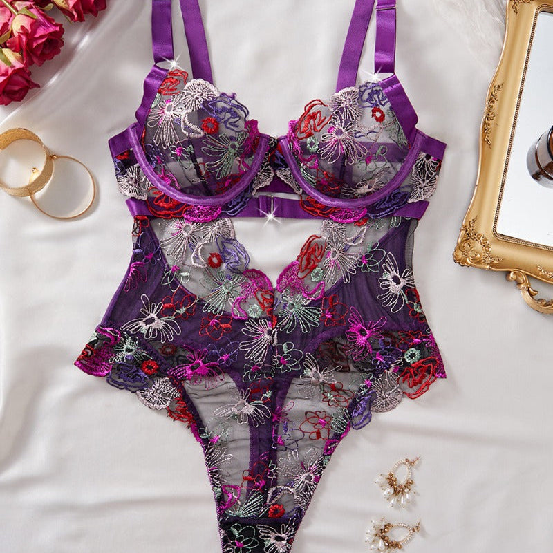 Monica Conjunto De Lencería En Malla Elegante Con Bordado Floral Y Detalles Recortados