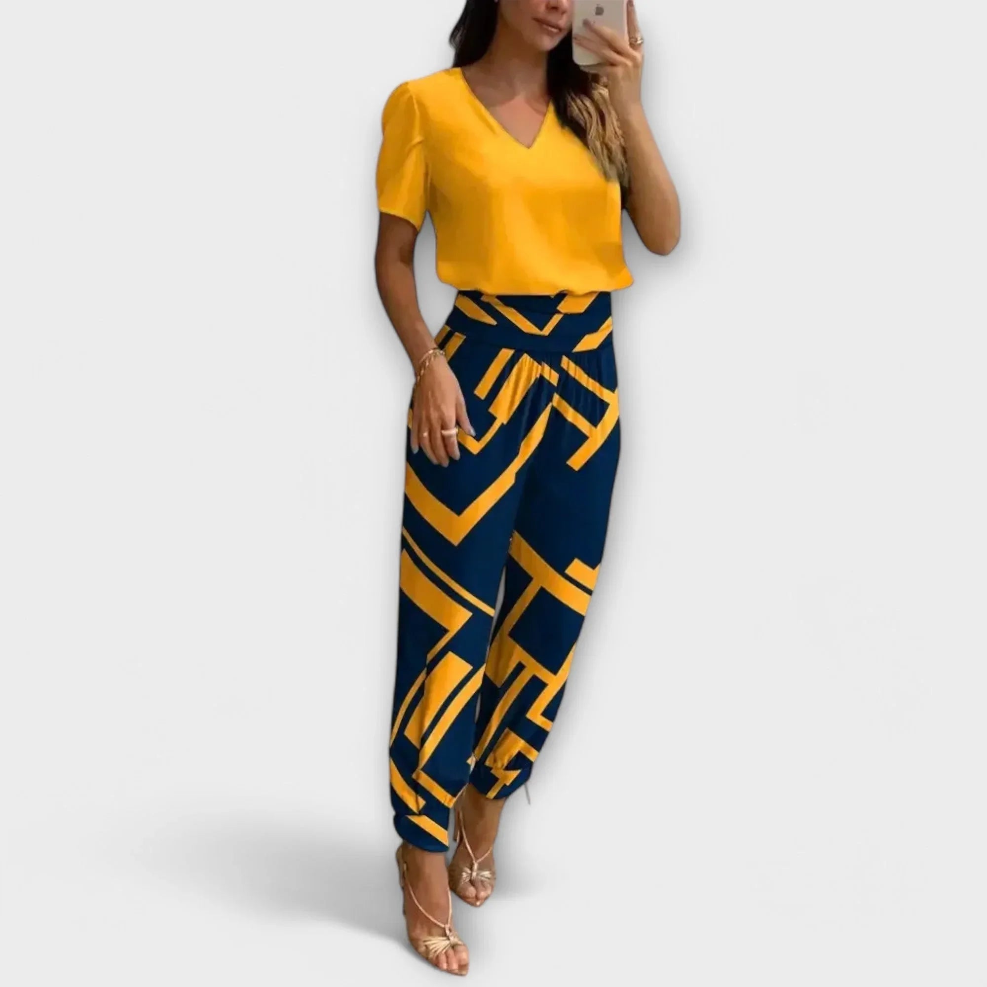 Cristina | Elegante conjunto con top y pantalón - Hala Madrid